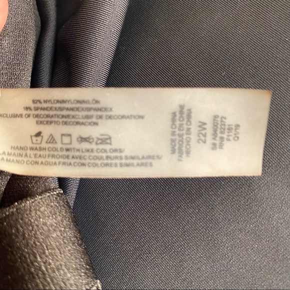 Raisins Curve Black Stingray Plus One Piece Swimsuit 22W - Picture 15 of 15